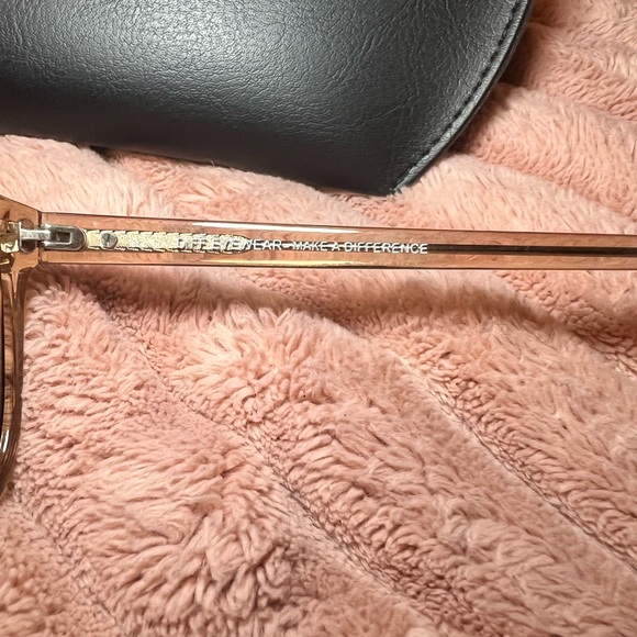 DIFF woman’s tan framed sunglasses - Picture 5 of 7